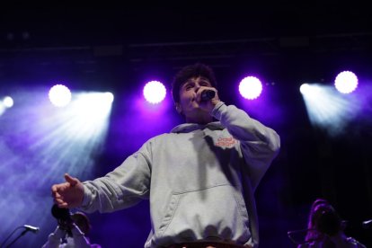 Miki Núñez durant el concert al Caldes Festival