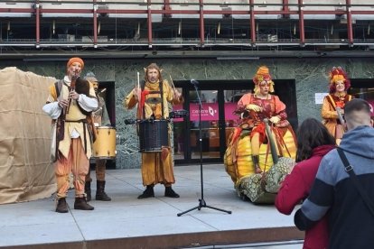 Espectacle a la plaça de la Germandat.
