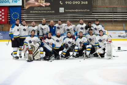L’equip de l’Andorra Hoquei Gel present a Madrid.