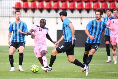 L’Inter i l’Atlètic Escaldes, dos dels equips que es troben al dia, van disputar la Supercopa.