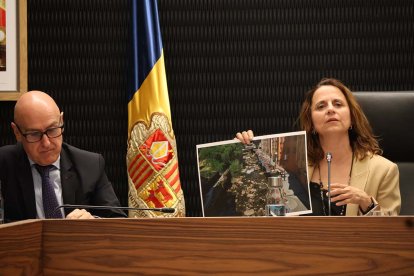 Gili mostra l’abans i el després a Caldes amb una fotografia.