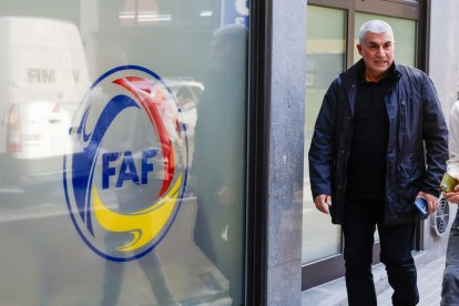 El president de la FAF, Fèlix Àlvarez, entrant a la seu de la Federació aquest migdia.