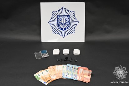 La policia desmantella un punt de venda de droga