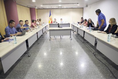 Reunió del cap de Govern i el ministre de Funció Pública amb representants sindicals.