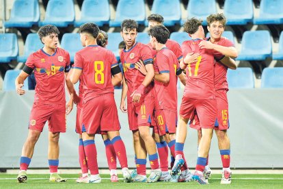 Els jugadors de la selecció celebrant el gol.
