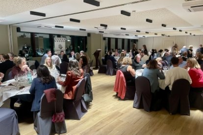 Un moment del sopar solidari