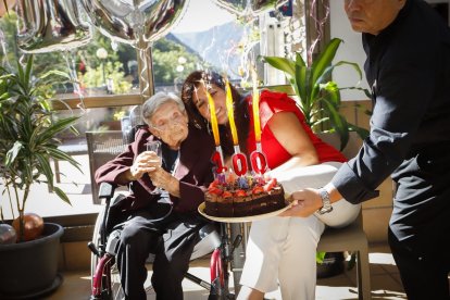 Marta Dubois celebrant els cent anys.