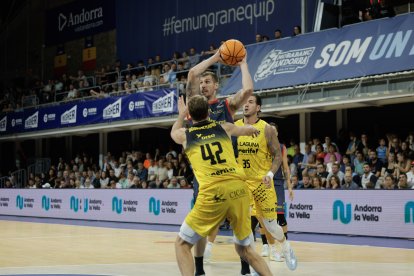 Un instant del partit.