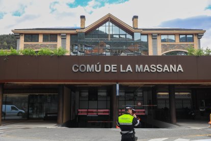 L’edificil comunal de la Massana.