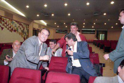 Denis García, al centre, a les eleccions a la presidència del club del 1996.