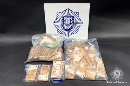 Diners comissats durant l'operació 'Cronos'.