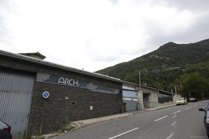 Edifici Arch Led a tocar del Centre Penitenciari