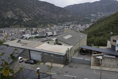 Edifici Arch Led a tocar del Centre Penitenciari