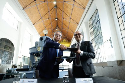 Albert Moles i Davide Ciciliato han signat el contracte entre FEDA i Endesa