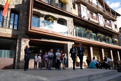 Els alumnes de l'escola francesa al comú d'Ordino.