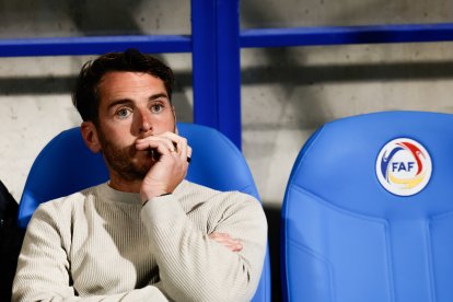 Ibai Gómez, a la banqueta de l’Estadi de la FAF.