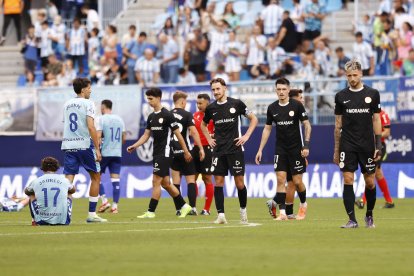 Els jugadors tricolors, capcots després de la derrota.