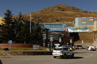 Policia al Pas de la Casa.