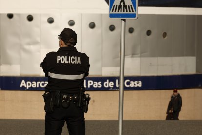 Policia al Pas de la Casa.