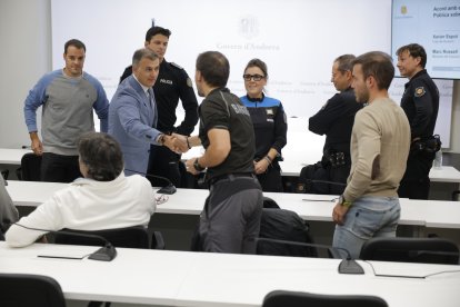 El ministre amb representants sindicals.