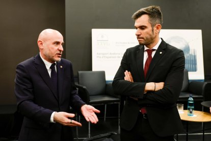 Carlos Prieto amb David Forné en acabar l’acte de l’EFA.