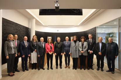 El Copríncep episcopal, Josep-Lluís Serrano Pentinat, amb les autoritats i representants del comú d'Escaldes.