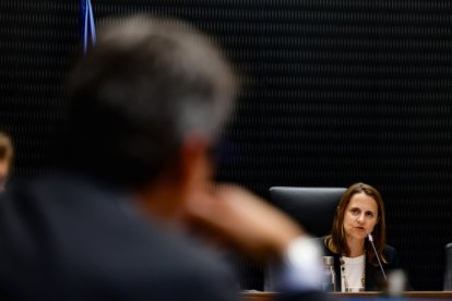 La cònsol major d'Escaldes-Engordany, Rosa Gili, en la sessió de comú dirigint-se al conseller David Pérez.