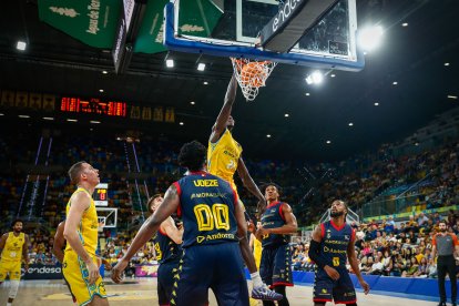 El Gran Canària s'ha mostrat molt superior al MoraBanc.