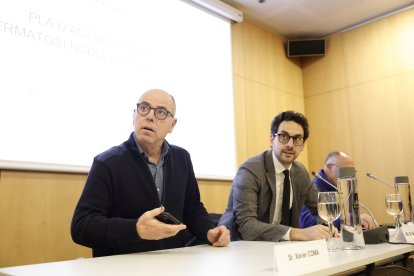 El president de l’Associació de Pagesos i Ramaders d’Andorra (APRA), Xavier Coma, amb el ministre de Medi Ambient, Agricultura i Ramaderia, Guillem Casal.