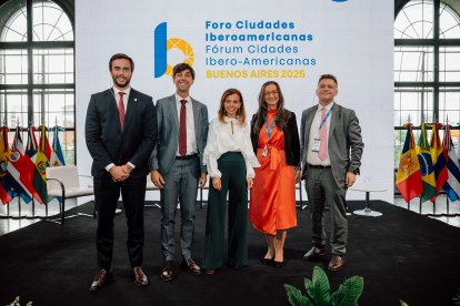 El cònsul major d'Andorra la Vella,Sergi González, amb diversos membres de l'Assemblea