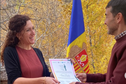 Irina Robles rebent el reconeixement.