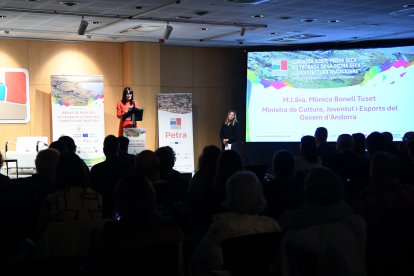La Ministra de Cultura, Mònica Bonell, durant l'acte de presentació de les jornades de la pedra seca