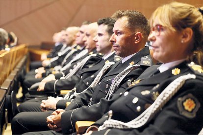 Els agents a l’acte de jurament.