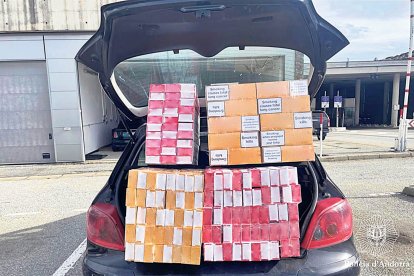 Part del tabac comissat per la policia al Pas de la Casa.