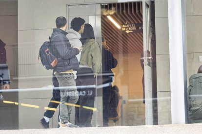 El servei d’Immigració comprova la situació regular a Schengen dels candidats.