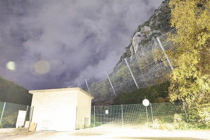 Proteccions a la part de darrere de l’antiga clínica.