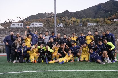 L’FC Andorra Genuine va entrenar amb el primer equip al Comunal.