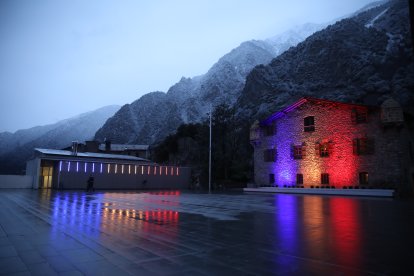 Façana del Consell General i casa de la Vall