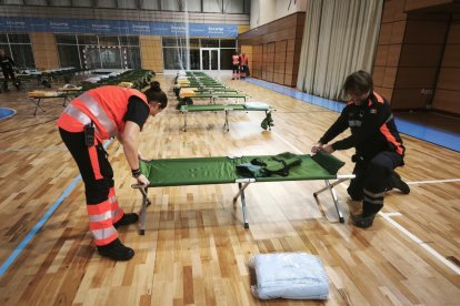 Els voluntaris durant el simulacre.