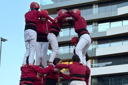 La colla de castellers durant l’actuació.