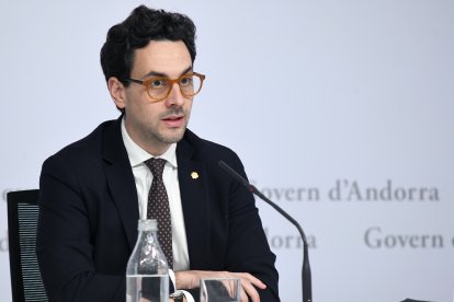 El ministre Casal durant la roda de premsa.