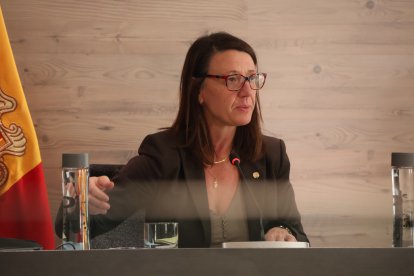 La cònsol major d'Ordino, Maria del Mar Coma, durant la sessió de comú d'aquesta tarda.