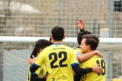 Els jugadors del Ranger’s celebren un gol.