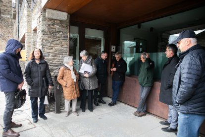 Propietaris de terres d’Ordino, a punt de reunir-se amb els cònsols.