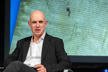 Albert Villaró impartint la conferència sobre el pariatge ahir la nit