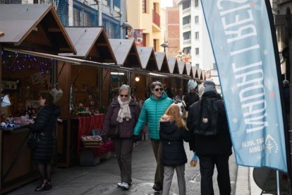 Visitants a la fira.