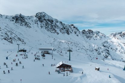 Esquiadors a l’estació d’Ordino Arcalís.