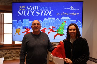 La cònsol menor de Sant Julià de Lòria, Sofia Cortesao, i el cap del servei d’Activitats Esportives, Ramon Ibarz, durant la presentació.