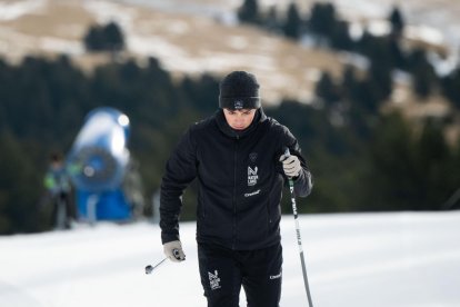 Un esquiador a Naturland.