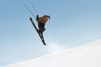 Un esquiador en una de les pistes d'Andorra